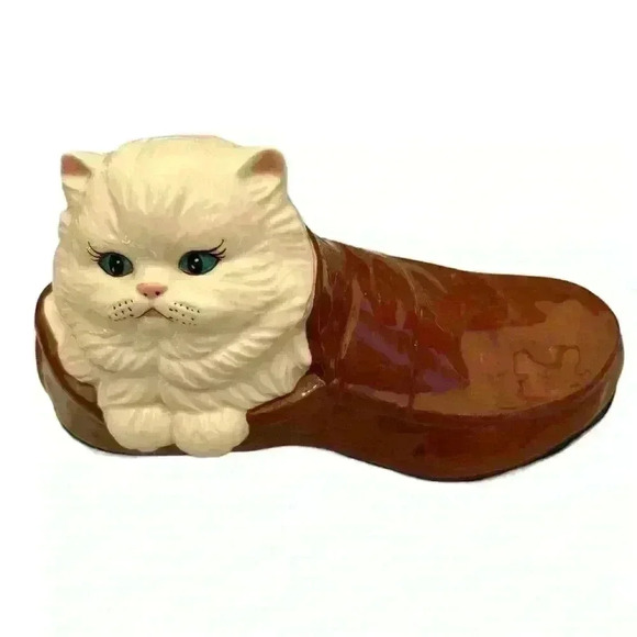 Vintage Kitty Needs a New Home White Cat in a Shoe 80s - Picture 4 of 7